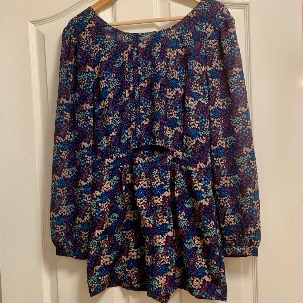🌺 Forever 21 Mini Floral Long Sleeve Romper 🌺